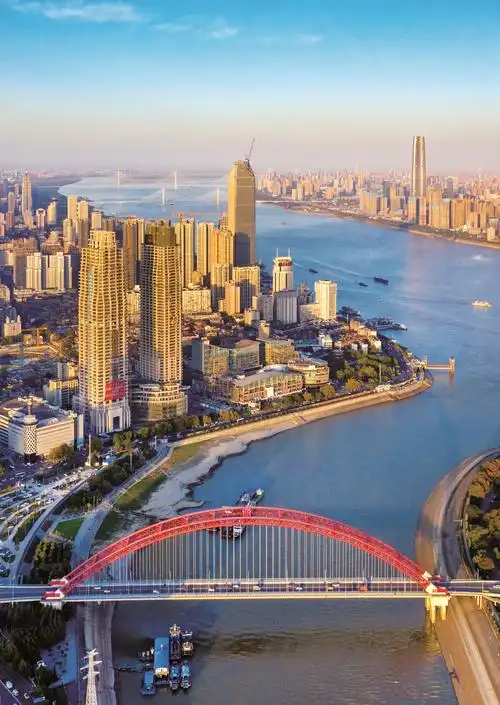 武汉:天朗气清 暖阳洒金