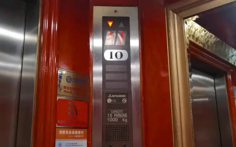 [we008]超老跳灯长外显 de 日本三菱sp-vf电梯 in 山东省青岛市市南区