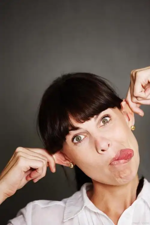 哄女孩子是一门艺术,而无厘头话术则是这门艺术中的一抹亮色.