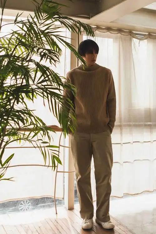 宋宁峰曝光最新写真 慵懒雅痞如若冬日暖阳