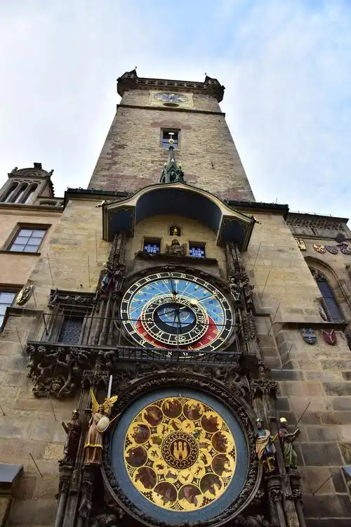 写美篇         布拉格天文钟也称"布拉格占星时钟"安装在老城广场的