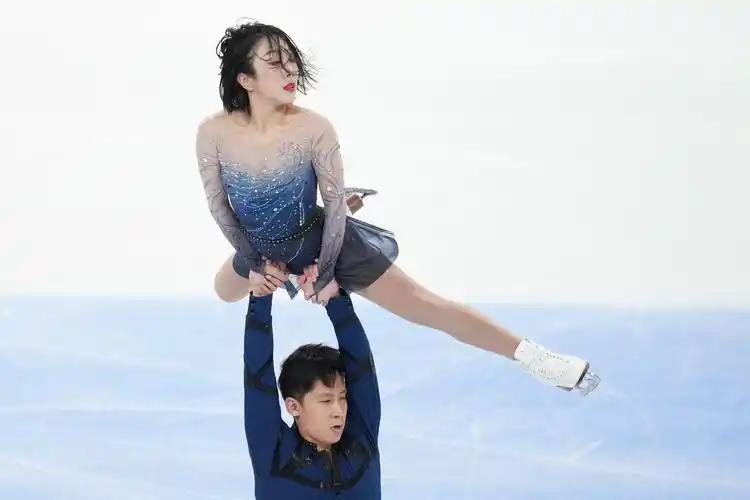 多国选手点赞最美的冰场馆已能感受北京冬奥气氛