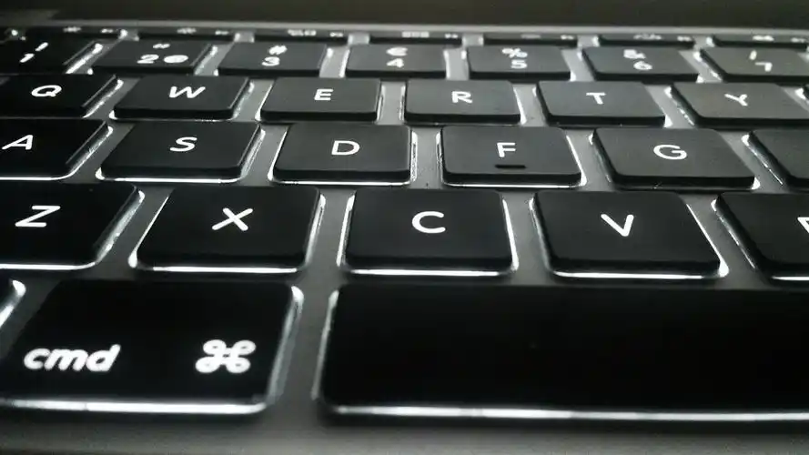 macbook air的键盘-广告高清壁纸