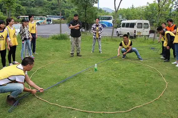 雷区取水拓展游戏最简单的八种巧妙取水方法-诚智团建