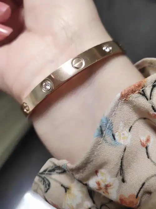 男朋友送的卡地亚四钻手镯,眼光果然独到啊