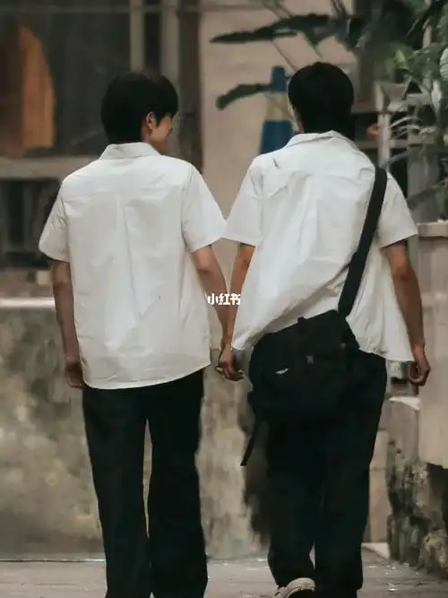 文轩牵手一直走