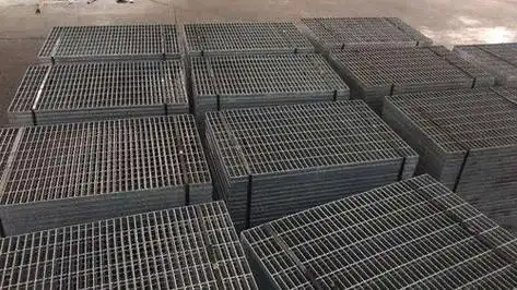 格栅前水深和厂区的污水管网有关.有效水深是格栅井中实际