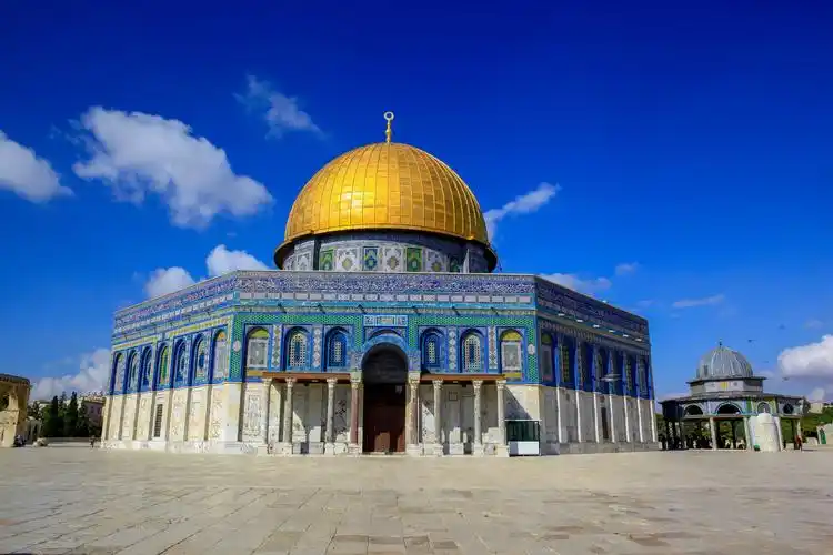 耶路撒冷圣殿山的岩石圆顶殿(dome of the rock),位于阿克萨清真寺(al