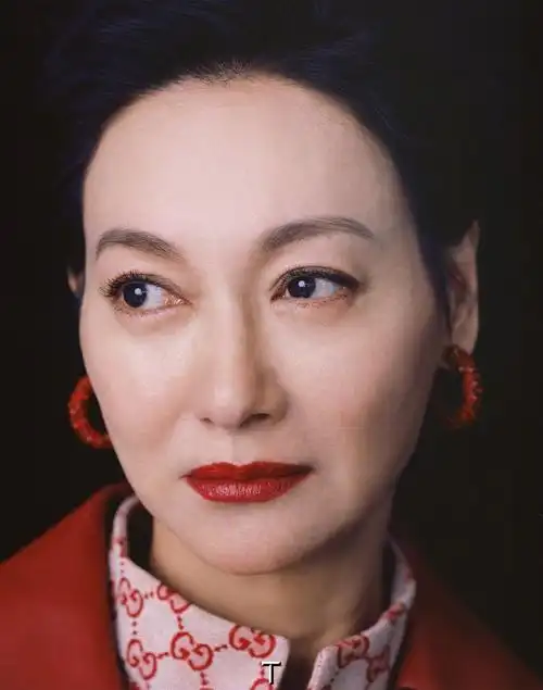 红姨是我心中气质最好的老年组女演员,可优雅贵气,也可娇羞少女,还可