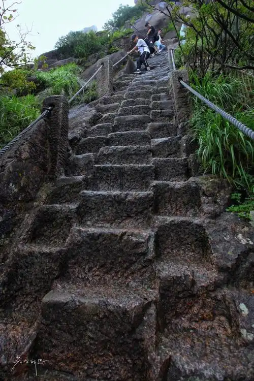 无限美景在险峰未走过的崎岖之路才更有魅力无限风光在险峰什么意思