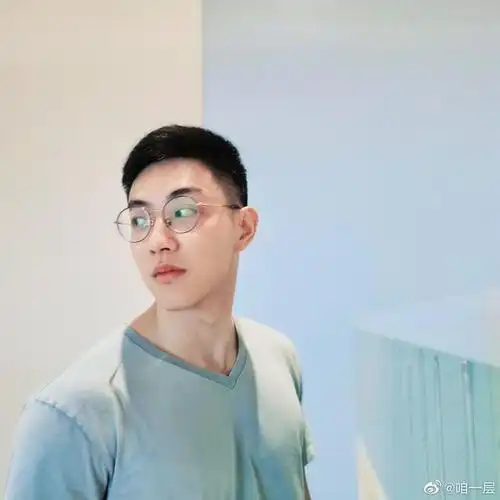 文章详情         章一诚: 1992年