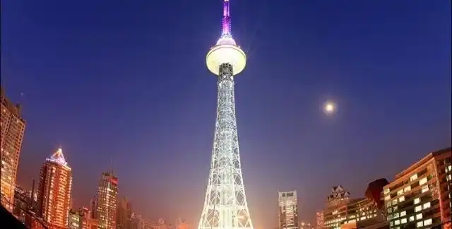 景点名称:哈尔滨龙塔 地址简介:黑龙江哈尔滨南岗区长江路178号