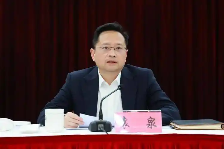 奉贤区举行乡村振兴述职评议会_建设_农村_袁泉