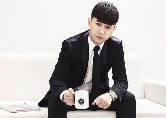 蓝波女朋友是谁,蓝波多大了