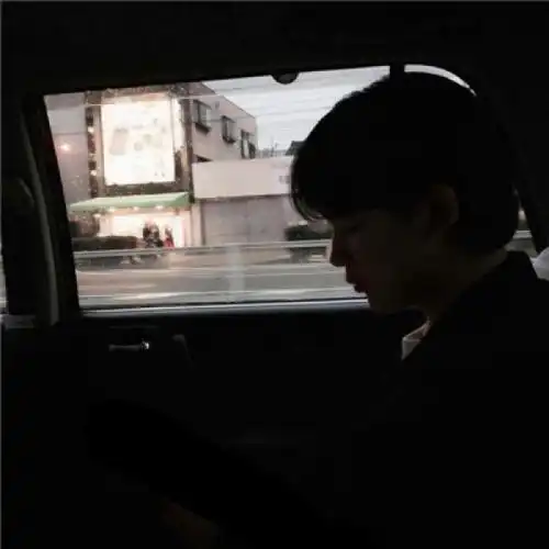 男生侧脸头像伤感高清好看的男生头像侧脸伤感图片