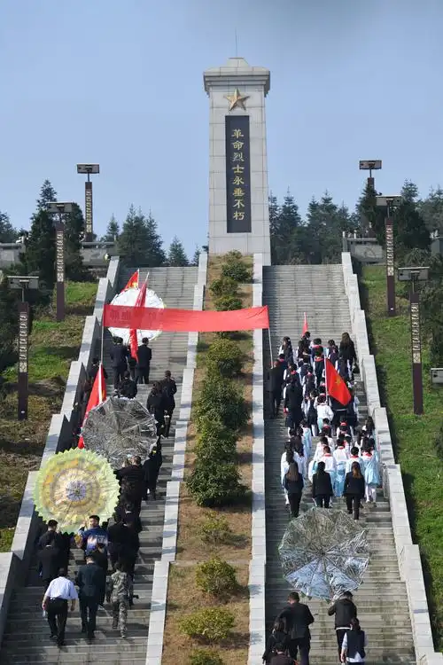 黄平县举行铸魂2024清明祭英烈仪式