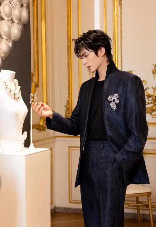 真的很难忍住不看宋威龙