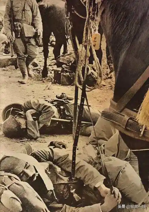 抗日战争时期真实的日本鬼子老照片和电视剧里面不一样