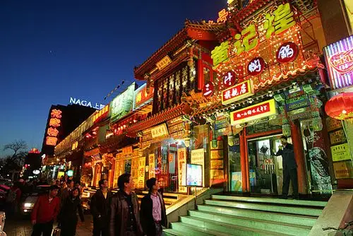 北京东直门簋街夜景