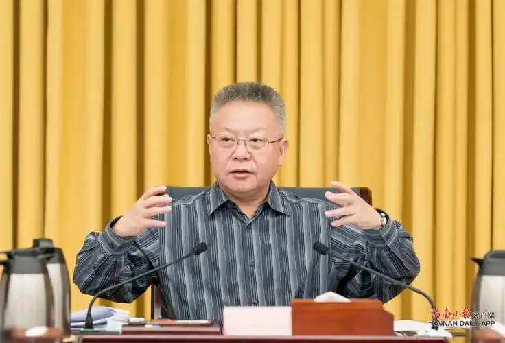 省委副书记,省长冯飞等省领导参加会议.冯飞参加研