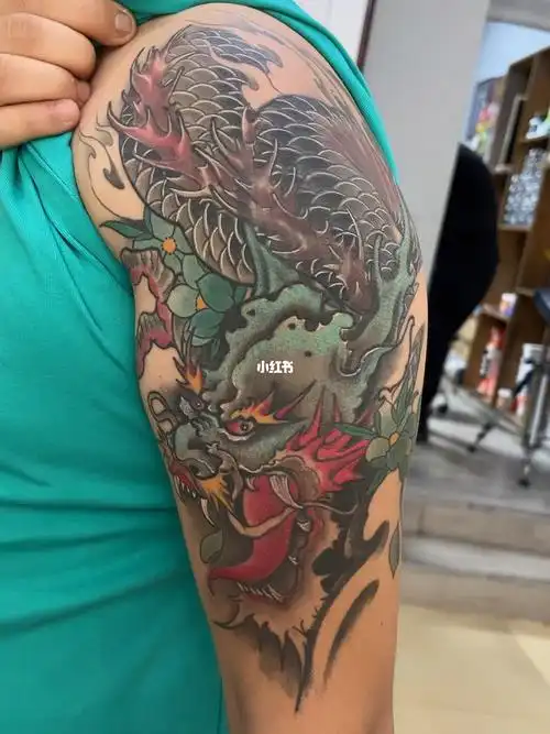 大臂龙纹身附近的纹身店联系方式吴江纹身