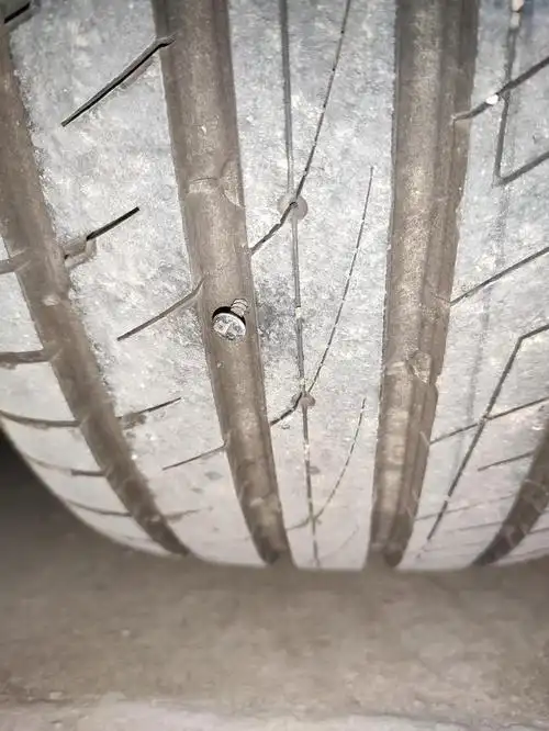 plus 车胎挨扎了,这种补个胎大概多少钱,还有豪耀的马牌轮胎是那种没