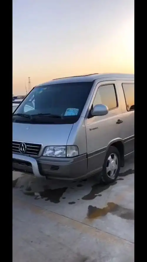 奔驰旗下汇通面包,沪转鲁牌,10座黄牌,全车两处补漆,精品车况,明骚