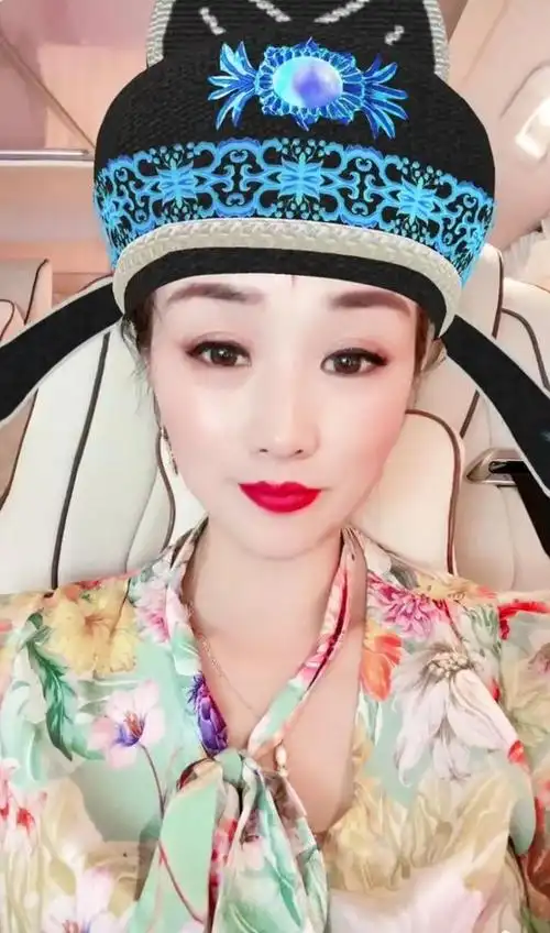 70后的刘晓燕出生在安徽阜阳农村的一个唢呐世家,初中毕业后,她便跟随