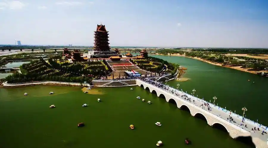 的照耀下释放出所有的生命激情西夏风情园鲜活的西夏市井民俗贺兰山下