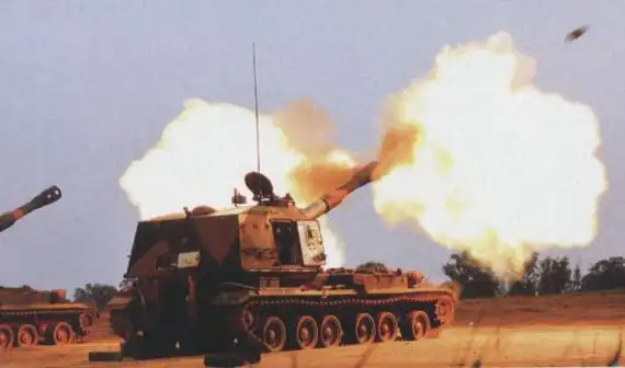 资料图:我军83式152毫米自行加榴炮实弹射击