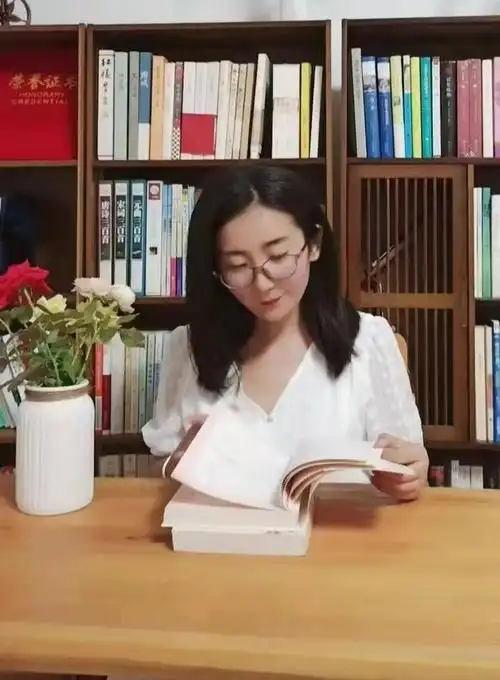 【作者简介】张建燕(女),笔名荞麦青青,临沂沂南人,90后.