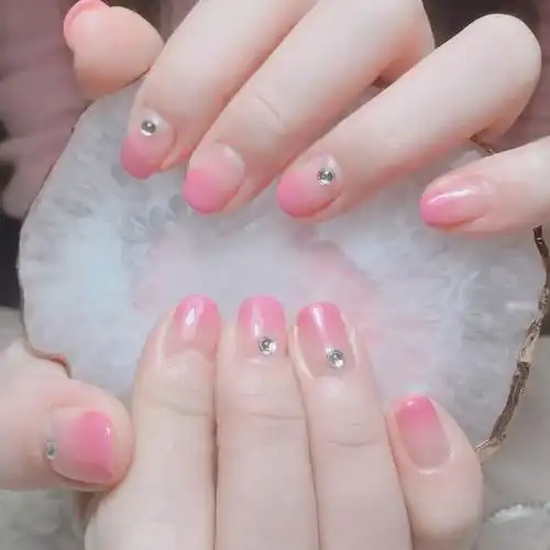 很美的半透渐变甲,你做过没? 美甲图片 - 美甲帮