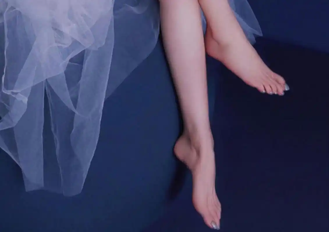 陈卓璇  秀美腿玉足!#陈卓璇