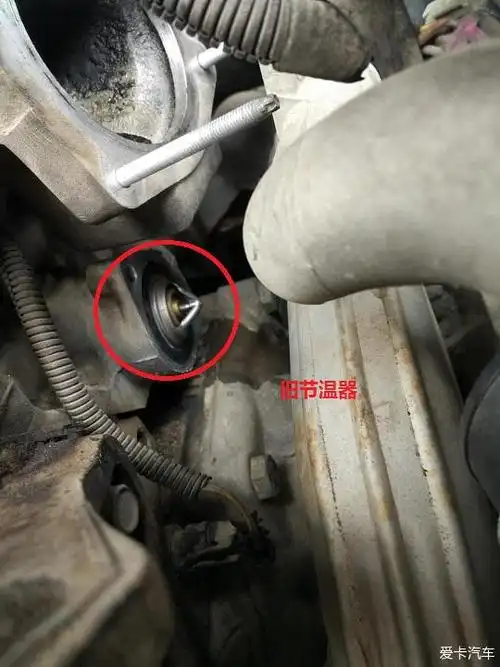 gl8陆尊加装电子扇控制器拆节温器换三通