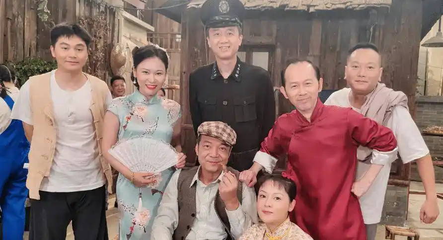 38岁的广州演员容晖,戏里与阿香相恋多年,现实中妻子另有其人_郑钤丹