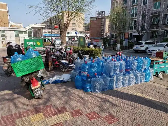 水站复工社区还在封闭管理如何送水上门这个办法好用