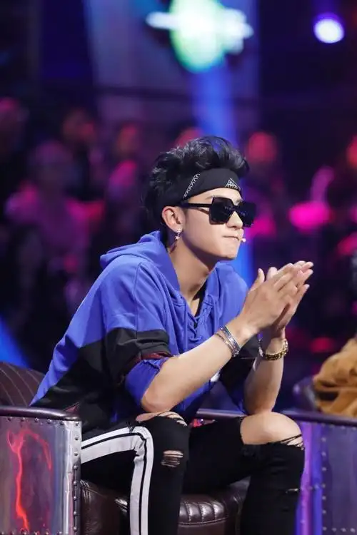 据了解,黄子韬队长在节目《这!