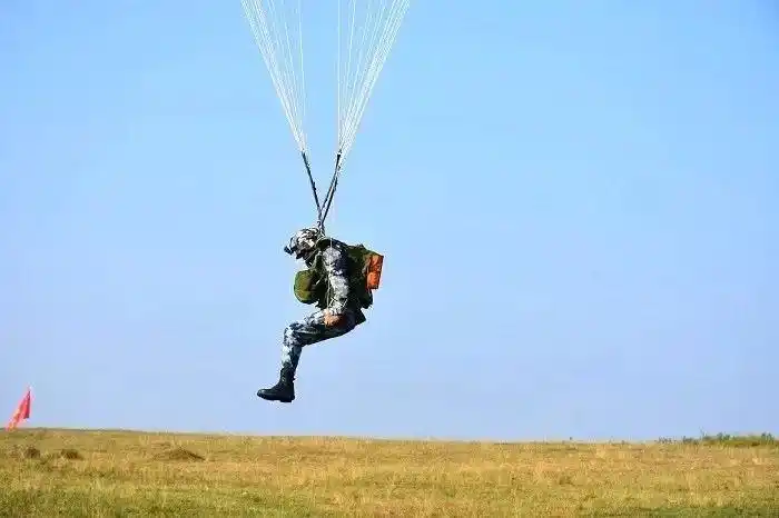 我是一名叠伞兵