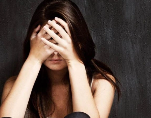 是因为无助或者是扛不住的情况下,很多的女人不会因为很苦很累而流泪