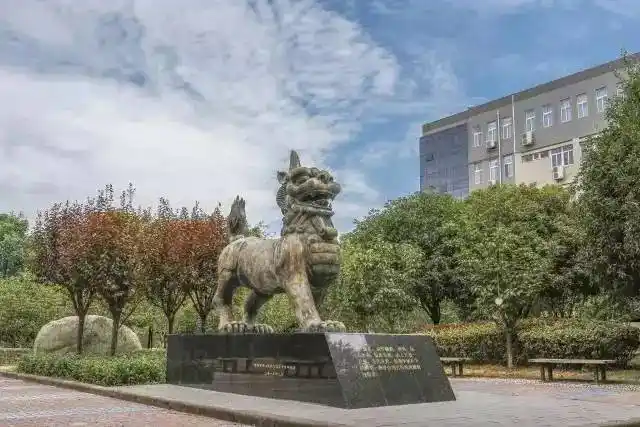 獬豸:獬豸又称獬廌,解豸(xiè zhì),是中国古代神话传说中的神兽,体