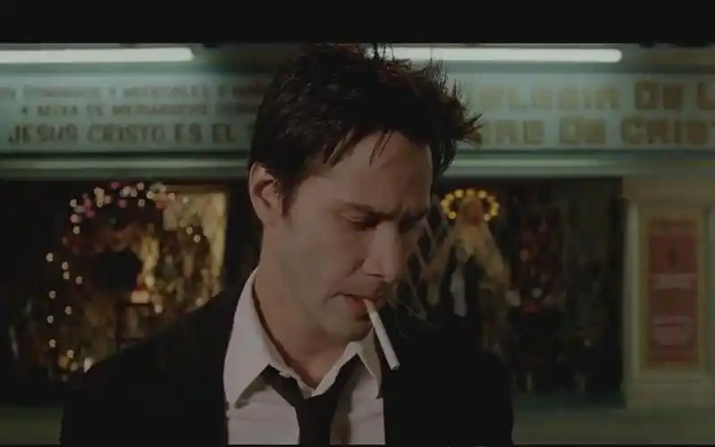 【地狱神探】看基努.里维斯(康斯坦丁)降妖除魔,事后一支烟