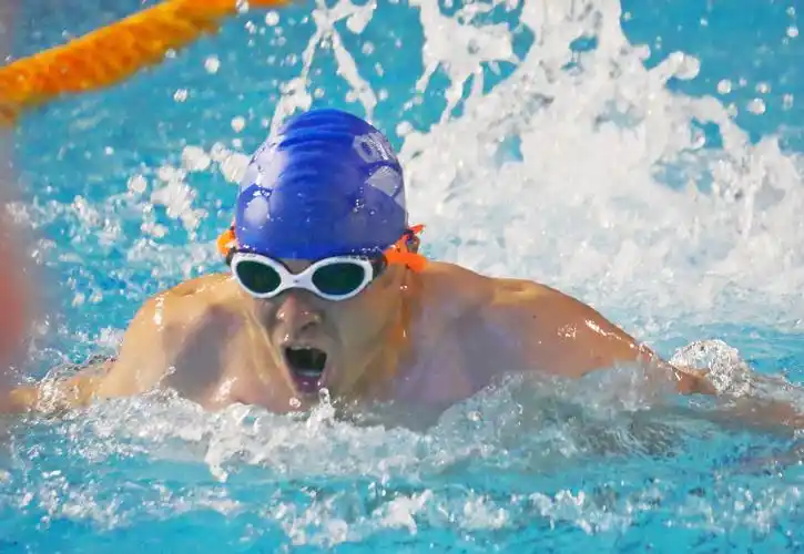 第一次拍游泳比赛