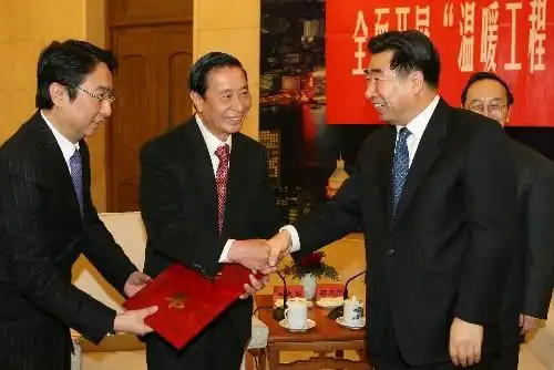 回良玉出席全面开展"温暖工程李兆基基金百县百万农民及万名乡村医生