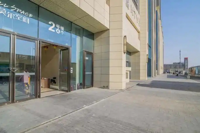 p>城乡世纪广场莫尔空间位于北京市通州通州其它,由 a target="