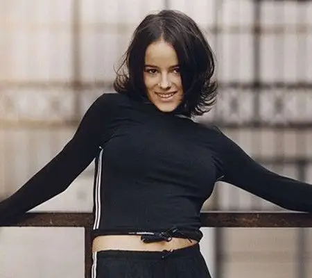 【图】alizee艾莉婕透视图曝光 艾莉婕家庭背景大揭秘