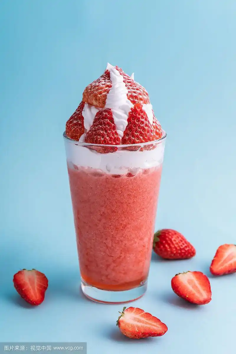 夏日草莓冰沙饮料
