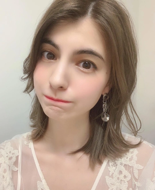 被评为"最可爱的混血女艺人",日本吴昕凭美貌吸粉百万