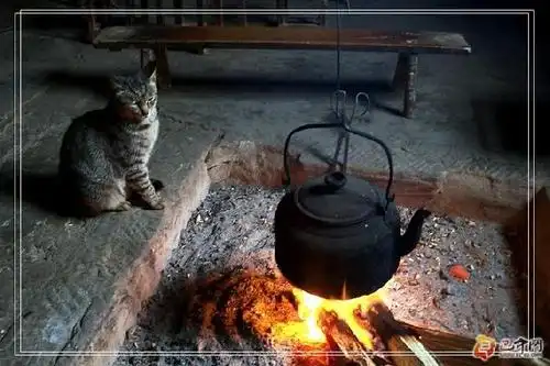 渐渐远去的火塘