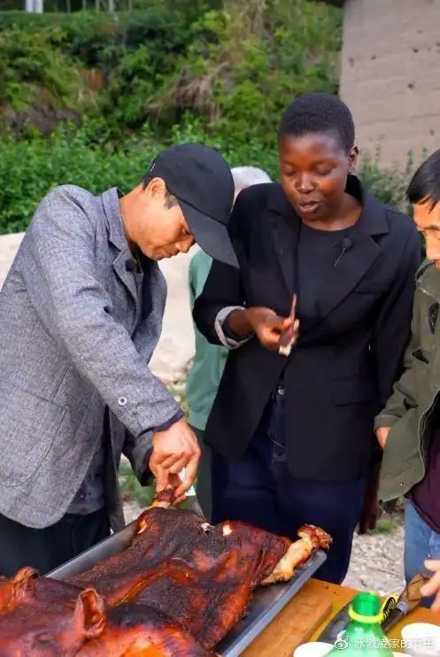 rose已经嫁到了8年,她的老公比她大10多岁,还生了一个儿子吴子安,儿子