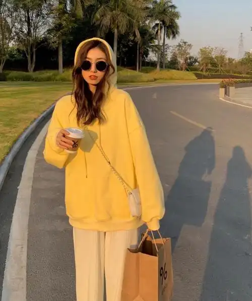 橘色卫衣下身搭配什么,黄色卫衣搭配什么下身好看